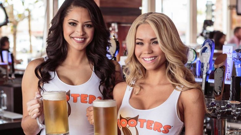 both-men-and-women-are-finding-hooters-offensive